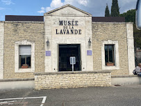Musée de la Lavande Luberon du Restaurant français Le Puits Fleuri-Restaurant à Beaumettes - n°1