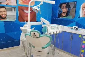 مركز المهيدب لطب الاسنان فرع شارع فلسطين image