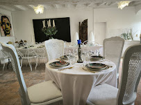 Atmosphère du Restaurant LA TABLE FLEURIE des jardins Charlemagne à Saint-Martin-sur-Ocre - n°1