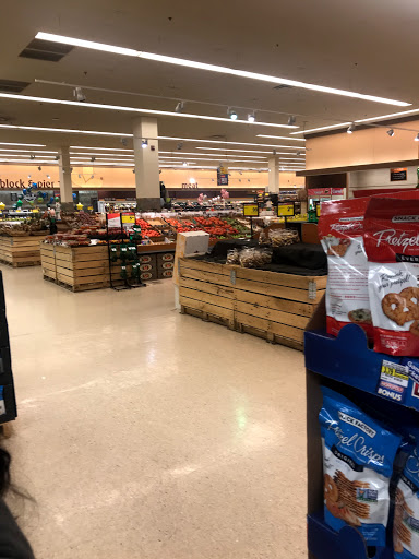 Grocery Store «Jewel-Osco», reviews and photos, 3124 N Lewis Ave, Waukegan, IL 60085, USA