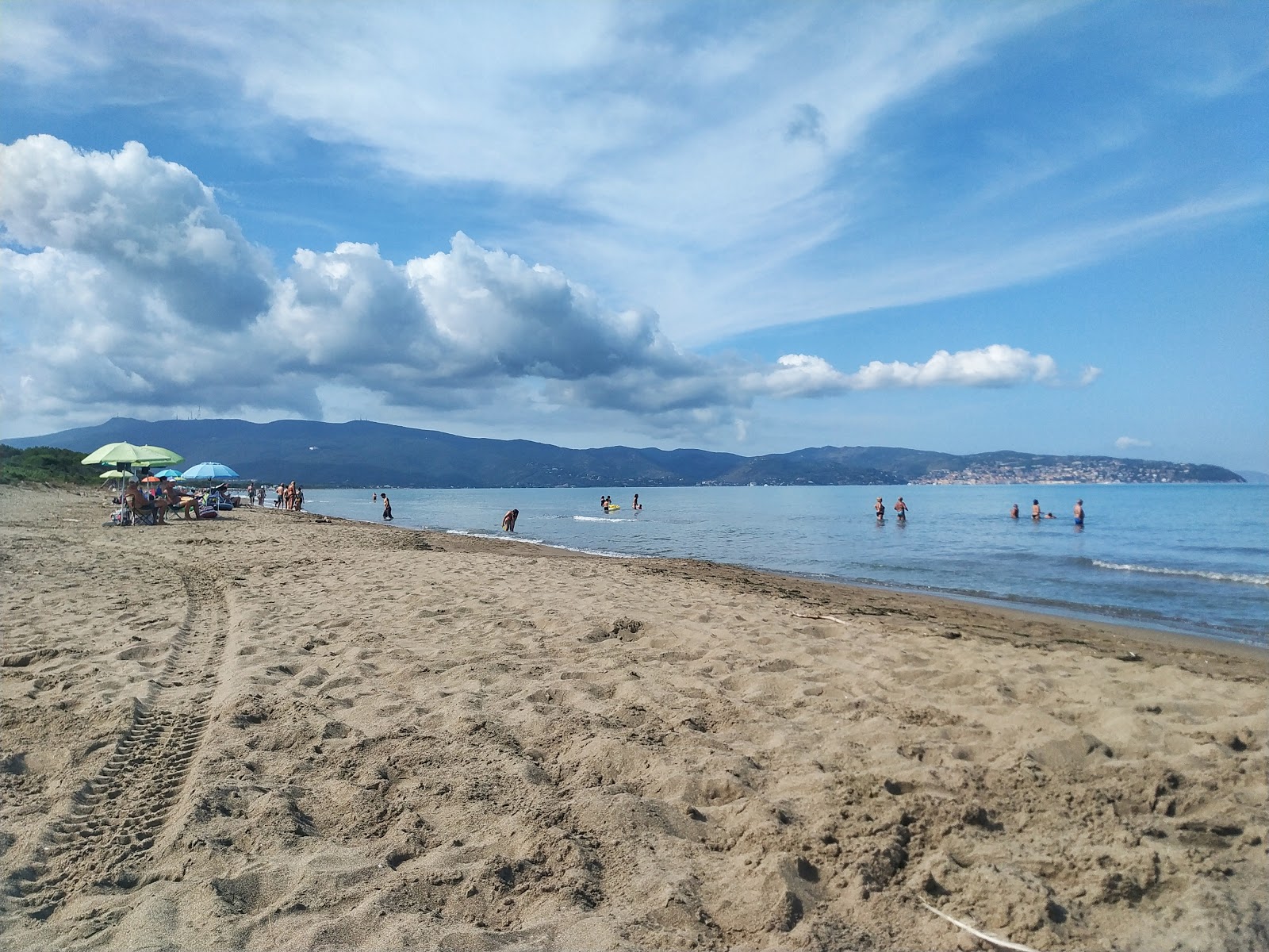 Foto av Spiaggia Giannella med lång rak strand