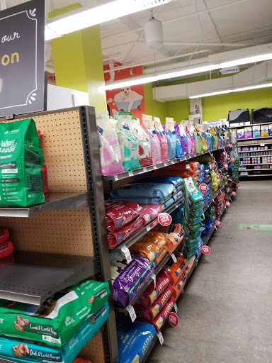 Pet Supply Store «Petco Animal Supplies», reviews and photos, 61-23 190th St, Fresh Meadows, NY 11365, USA