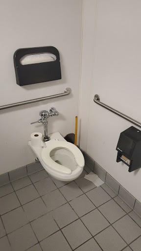 Office Supply Store «Staples», reviews and photos, 610 Meacham Rd, Elk Grove Village, IL 60007, USA