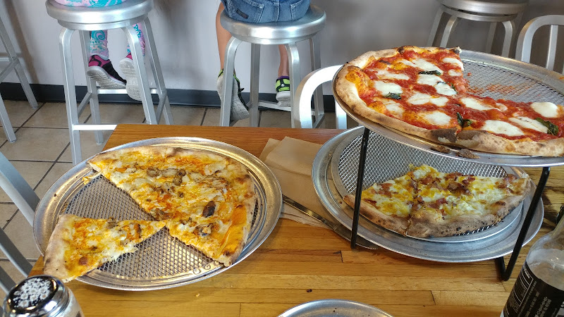 #1 best pizza place in Newark - Pizzeria Mariana