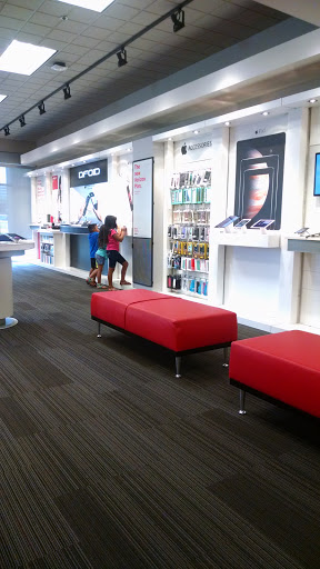 Cell Phone Store «Verizon», reviews and photos, 1630 E Woodlawn Rd #270, Charlotte, NC 28209, USA