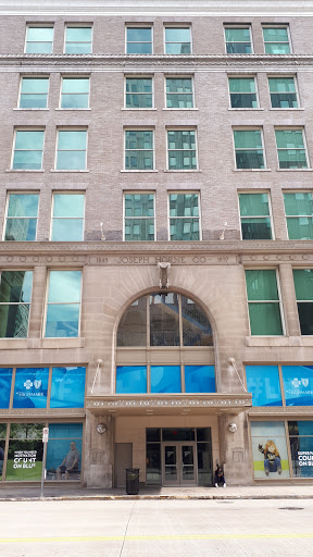 Shopping Mall «Fifth Avenue Place», reviews and photos, 201 Fifth Ave, Pittsburgh, PA 15222, USA