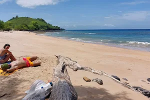 Praia dos Tamarindos image