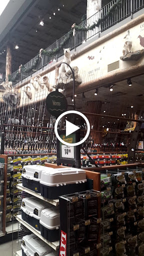 Sporting Goods Store «Bass Pro Shops», reviews and photos, 951 E Lewis and Clark Pkwy, Clarksville, IN 47129, USA