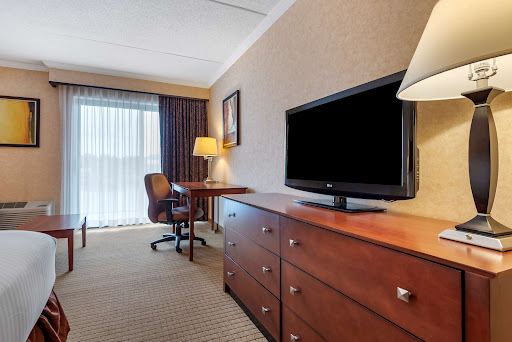 Best Western Plus Oswego Hotel And Conference Center image 5