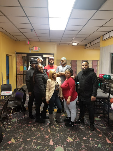 Bowling Alley «Plum Hollow Lanes», reviews and photos, 21900 W Nine Mile Rd, Southfield, MI 48075, USA