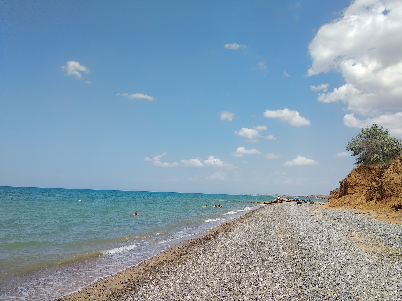 Φωτογραφία του Beregovoe beach με ψιλή άμμος και βότσαλο επιφάνεια