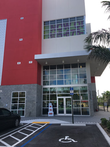 Self-Storage Facility «US Storage Centers», reviews and photos, 15555 W Dixie Hwy, North Miami Beach, FL 33162, USA