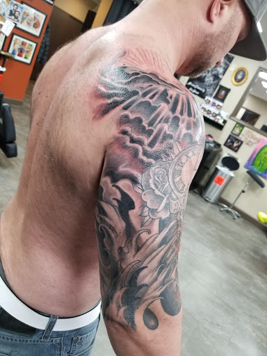 Tattoo and Piercing Shop «St. Louis Tattoo Company», reviews and photos, 119 Long Rd, Chesterfield, MO 63005, USA