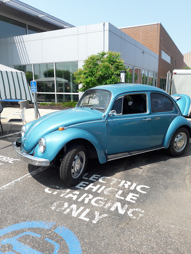 Volkswagen Dealer «Luther Westside Volkswagen», reviews and photos, 2370 MN-100, St Louis Park, MN 55416, USA