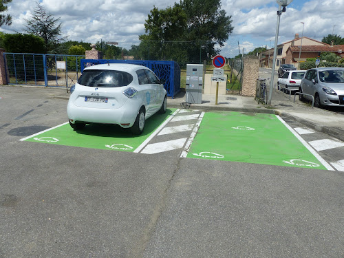Borne de recharge de véhicules électriques SDEHG Station de recharge La Salvetat-Saint-Gilles