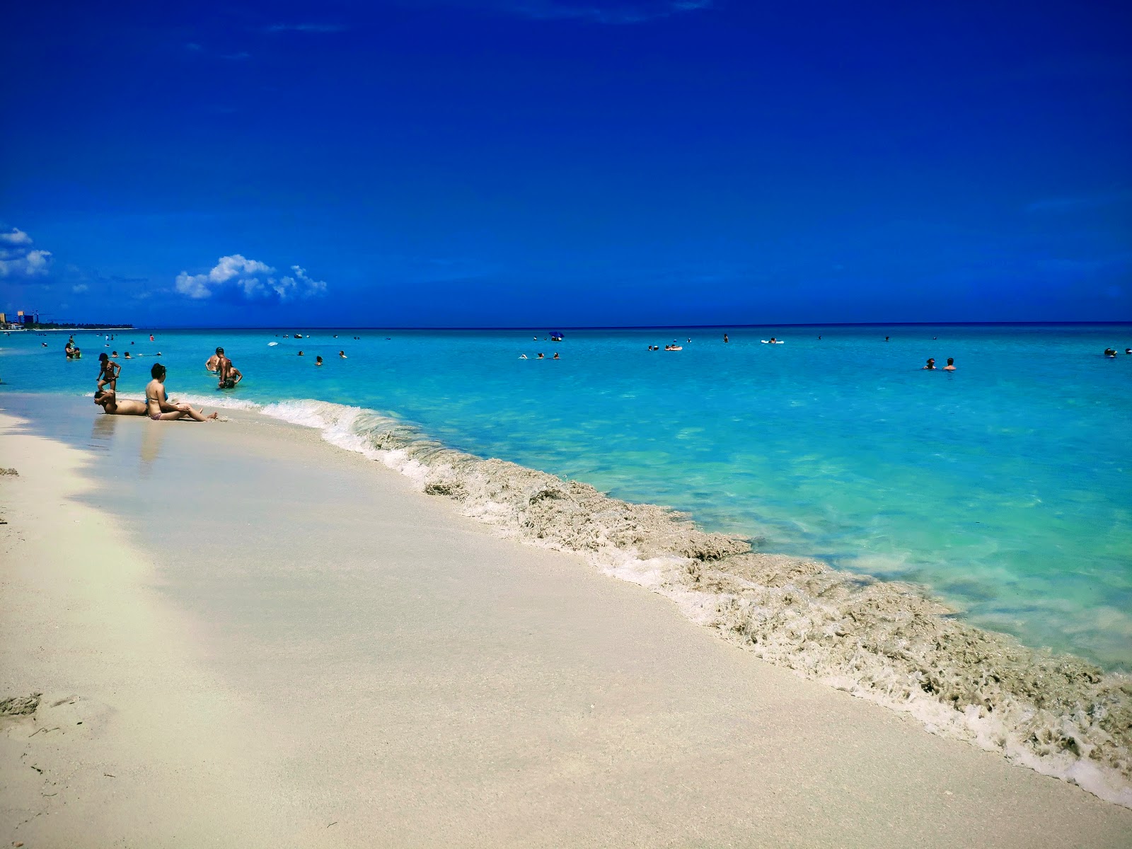 Photo of Varadero beach VI with turquoise pure water surface
