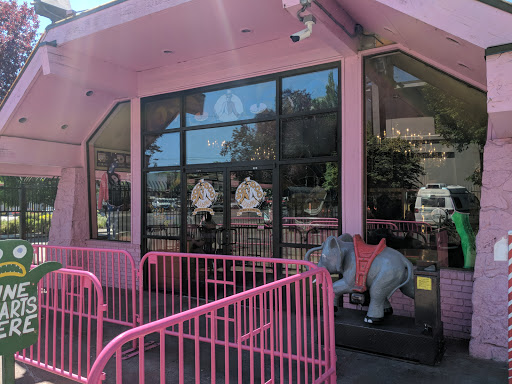 Donut Shop «Voodoo Doughnut Too», reviews and photos, 1501 NE Davis St, Portland, OR 97232, USA