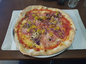 Pizza & Bistro Solo Uno