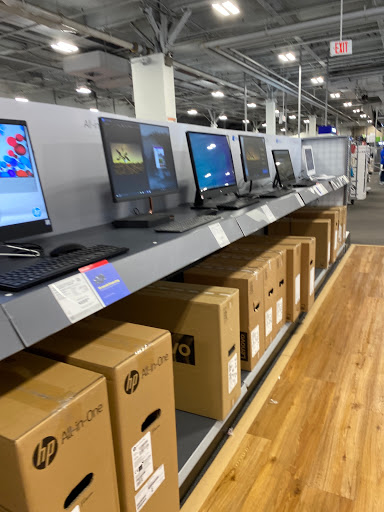 Electronics Store «Best Buy», reviews and photos, 1 Garden State Plaza Blvd, Paramus, NJ 07652, USA