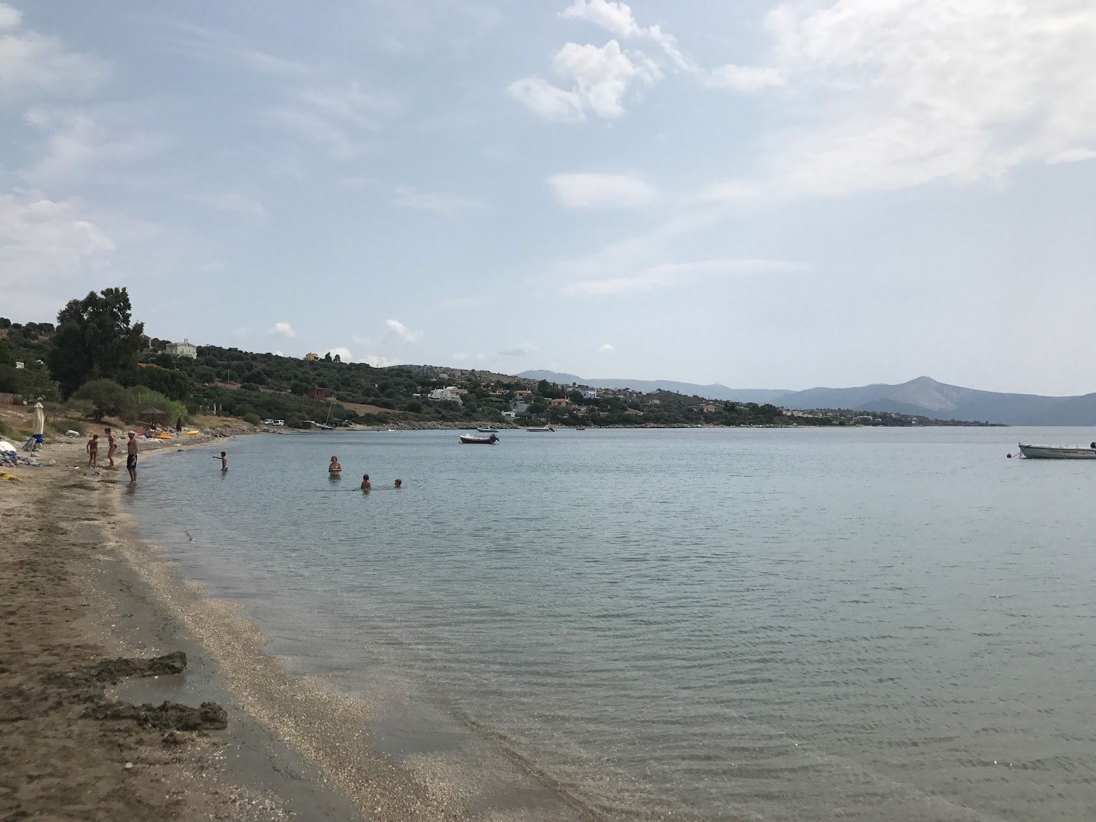 Delissos beach'in fotoğrafı - rahatlamayı sevenler arasında popüler bir yer