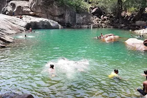 Pathangayam Water Falls, Narangathod image