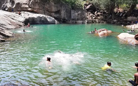 Pathangayam Water Falls, Narangathod image