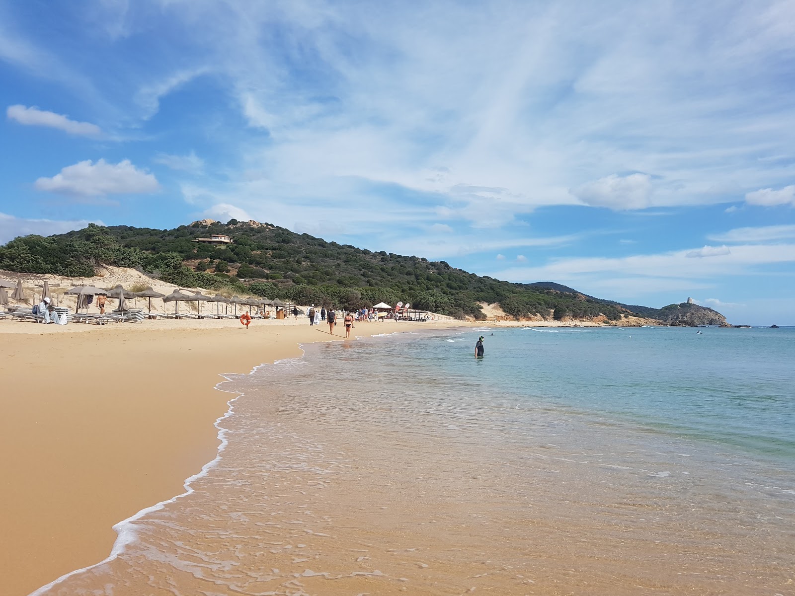 Photo de Plage des Dunes de Campana protégé par des falaises