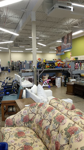 Thrift Store «Goodwill Store & Donation Center in Evanston», reviews and photos, 1916B Dempster St, Evanston, IL 60202, USA