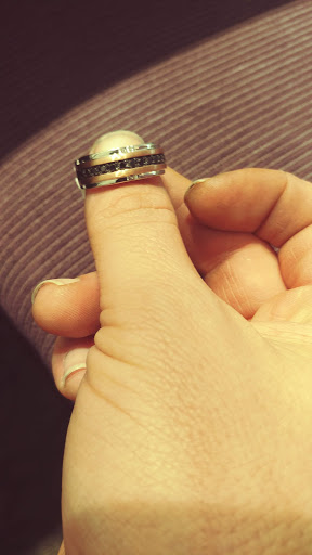 Jewelry Store «Kay Jewelers», reviews and photos, 232 Greece Ridge Center Dr, Rochester, NY 14626, USA