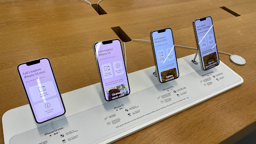 Apple Manhattan Village image