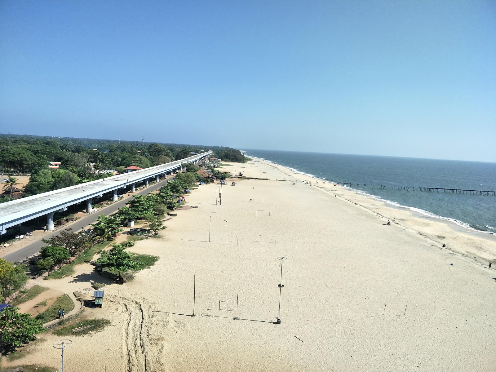 Alappuzha Beach的照片 带有米色沙子表面