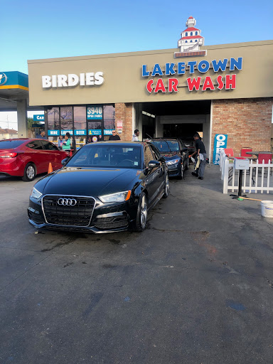 Laketown Carwash en Kenner