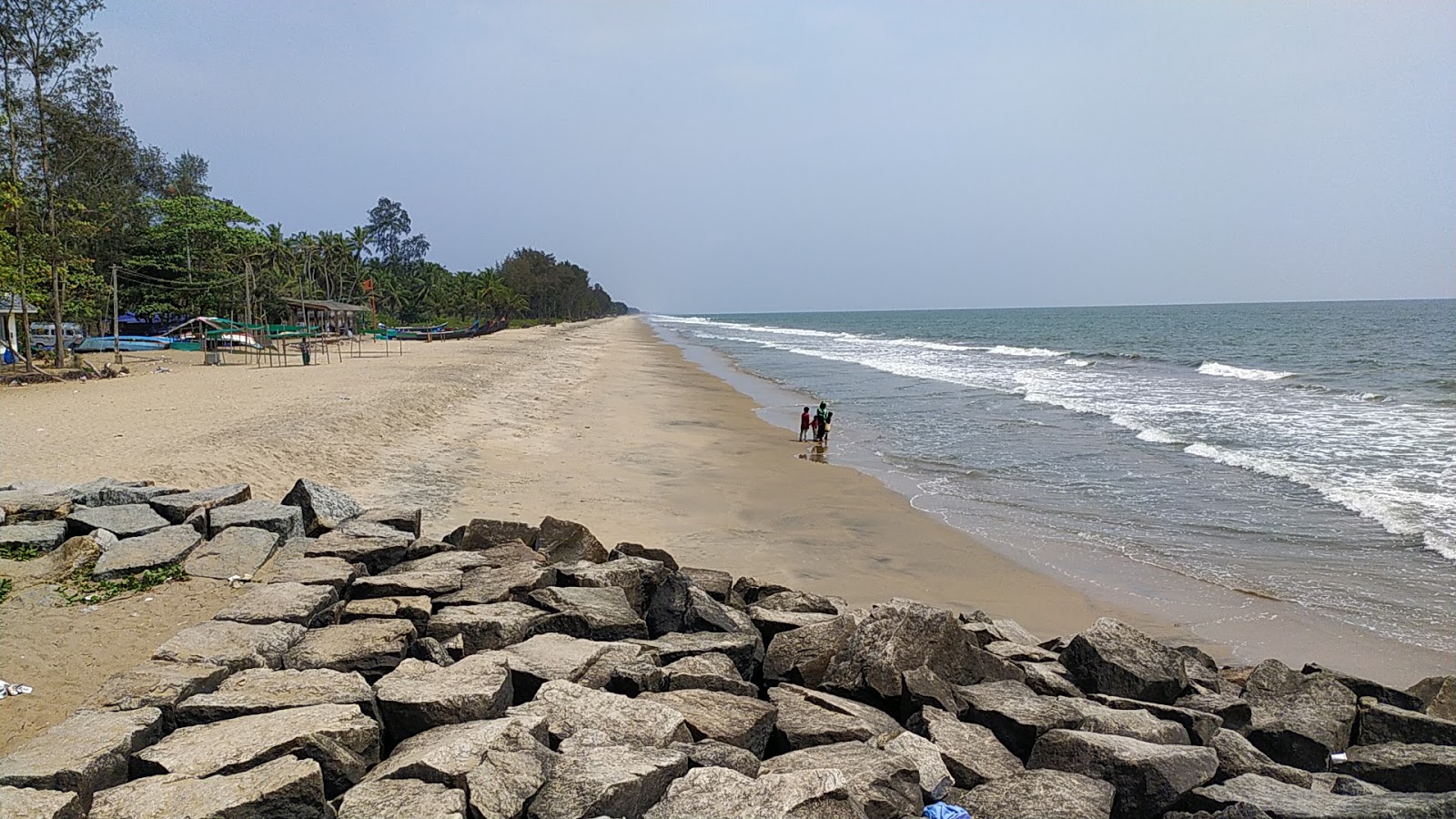 Φωτογραφία του Snehatheeram Beach με επίπεδο καθαριότητας εν μέρει καθαρό