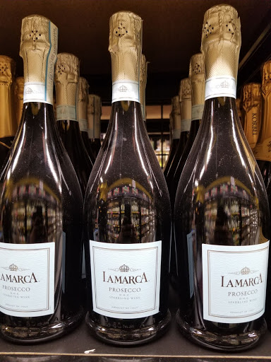 Liquor Store «Gold Crown Liquors Store», reviews and photos, 3425 N Clark St, Chicago, IL 60657, USA