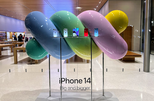 Apple Broadway Plaza image