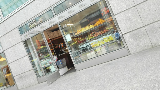 Battery Place Market, 240 Murray Street, New York, NY 10282, USA, 