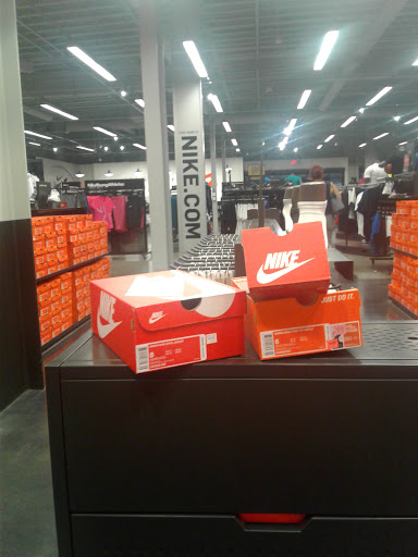 Sportswear Store «Nike East Los Angeles», reviews and photos, 4585 Whittier Blvd, East Los Angeles, CA 90022, USA