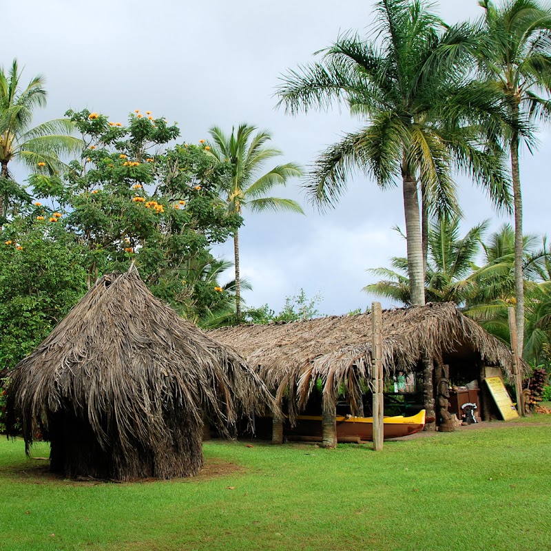 Kamokila Hawaiian Village Entrance