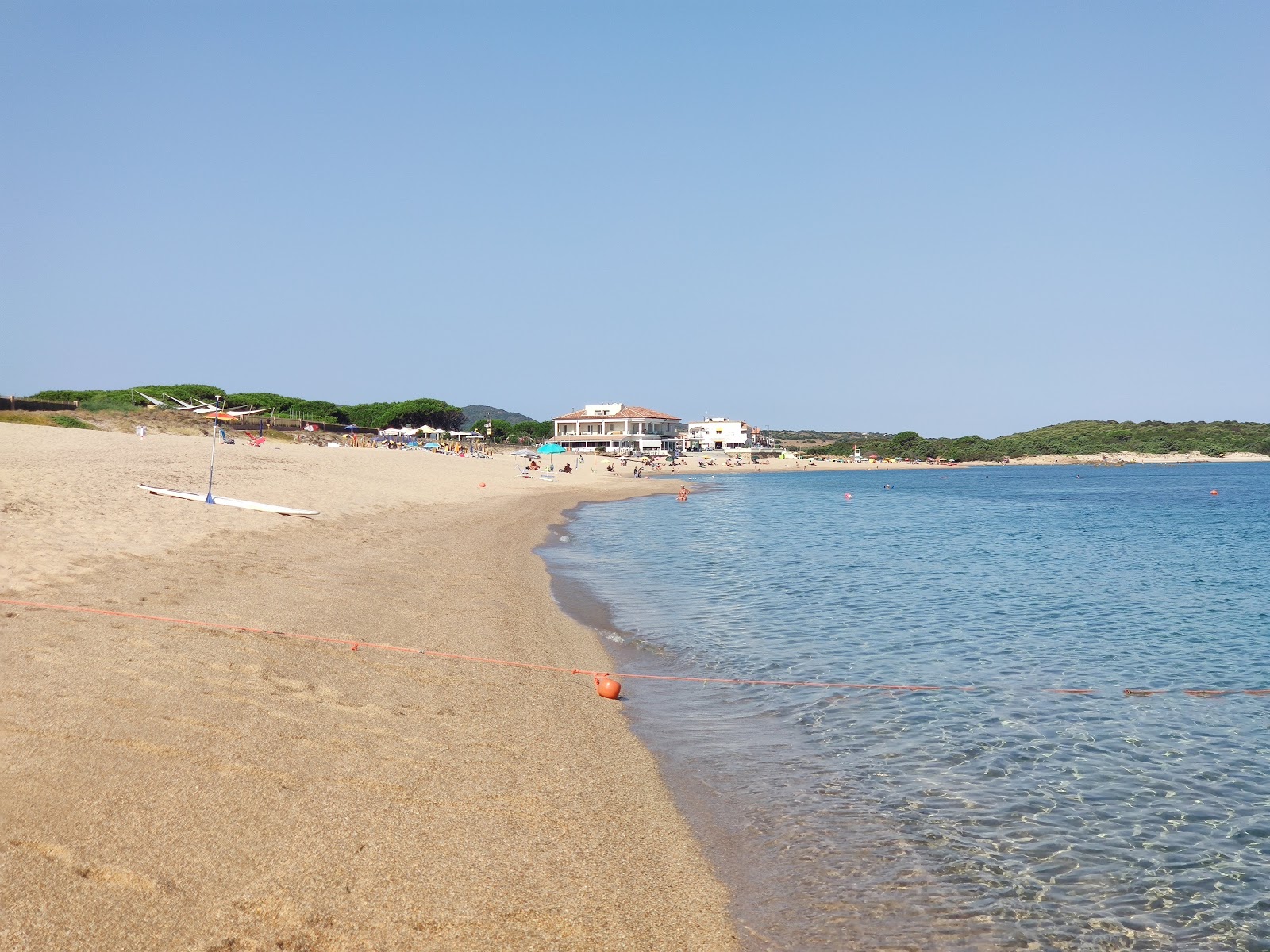 Fotografie cu Spiaggia di Vignola cu golfuri de mijloc