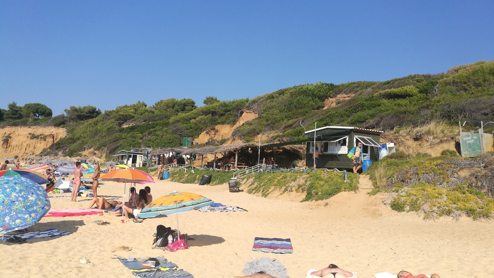 Foto van Mandraki beach gelegen in een natuurlijk gebied