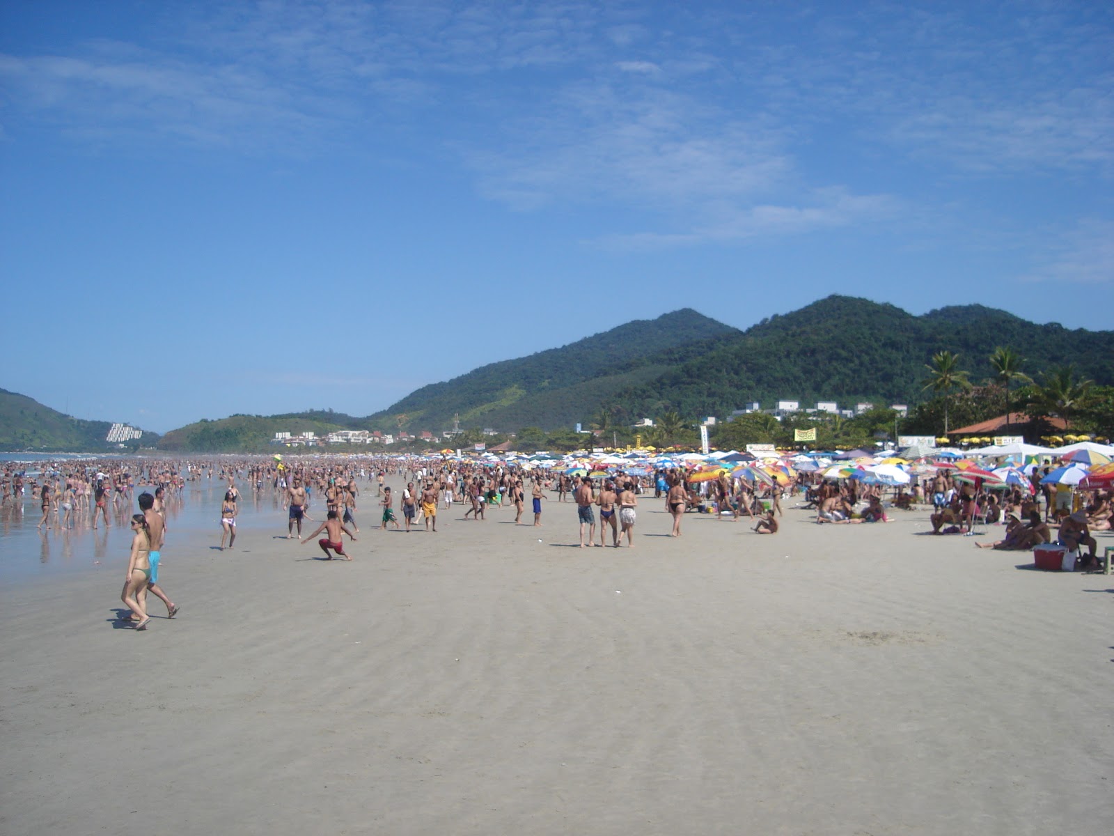 Photo de Grande Plage protégé par des falaises