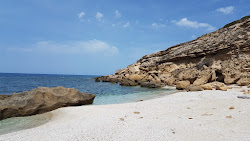 Cala Unia Beach'in fotoğrafı kirli temizlik seviyesi ile