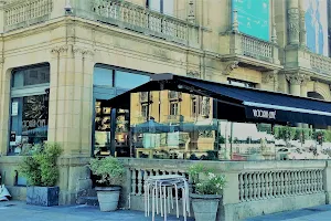 Victoria Café image