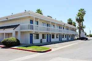 Motel 6 Coalinga, CA - East image
