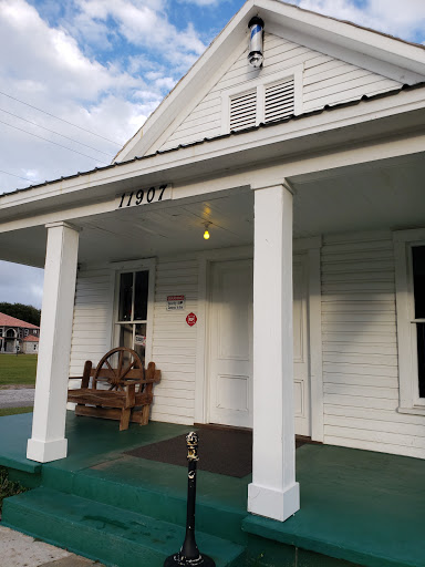 Barber Shop «The Little White House Barber Shop», reviews and photos, 11907 Fort King Hwy, Thonotosassa, FL 33592, USA