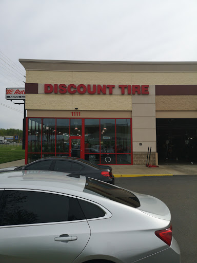 Tire Shop «Discount Tire Store - Clarksville, TN», reviews and photos, 1111 Merchants Blvd, Clarksville, TN 37040, USA