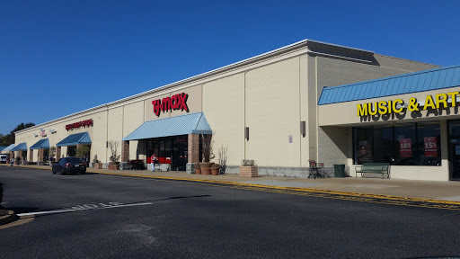 Shopping Mall «Fairfield Shopping Center», reviews and photos, 5322 Lord Dunmore Ct, Virginia Beach, VA 23464, USA