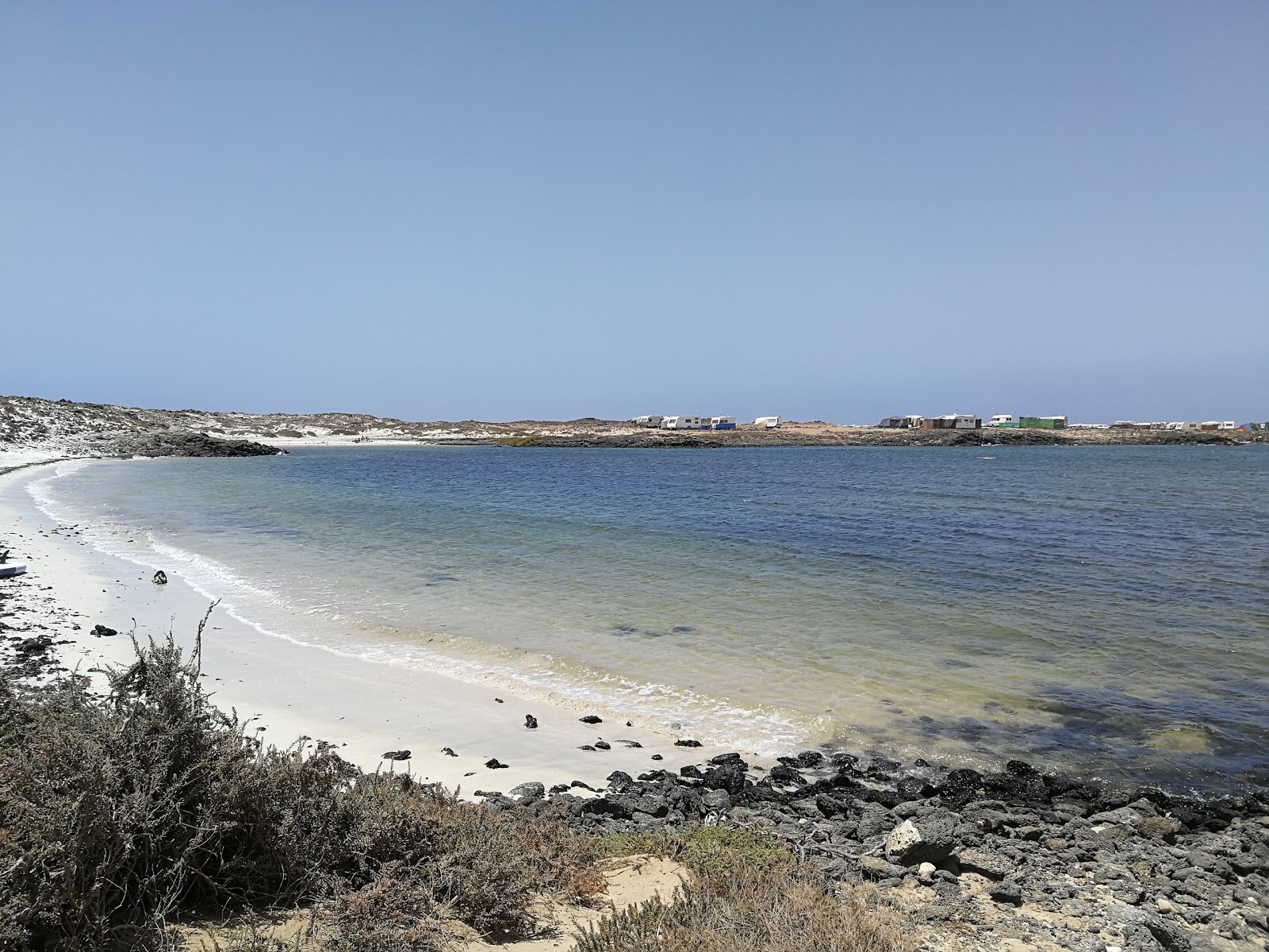 Φωτογραφία του Playa El Charcon με ευθεία ακτή