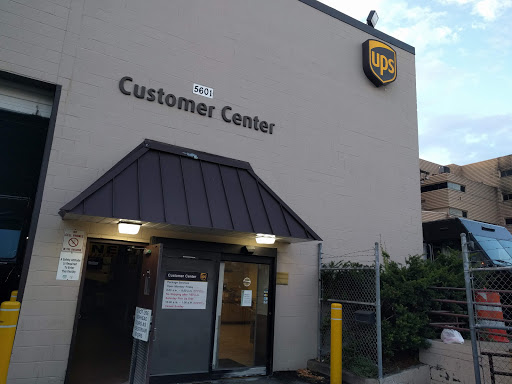 Shipping and Mailing Service «UPS Customer Center», reviews and photos, 5601 Eisenhower Ave, Alexandria, VA 22304, USA