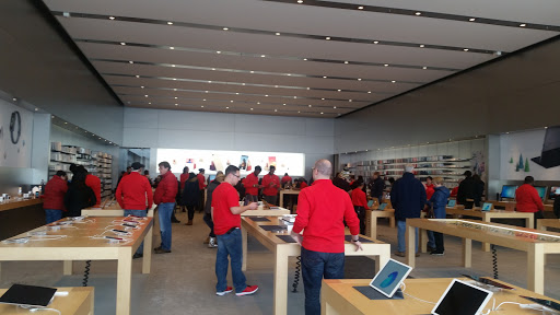 Computer Store «Apple Eton», reviews and photos, 28849 Chagrin Blvd, Woodmere, OH 44122, USA
